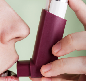 Asthmakontrolle verbessern: Patienten profitieren von 1x täglich anzuwendender Fixkombination