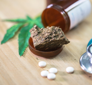 Schmerztherapie mit medizinischem Cannabis: Nabiximols Mittel der ersten Wahl 