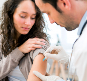 Hartmannbund fürchtet Hemmnis für schnelles Impfen