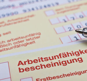 Krankenstand in Bayern sinkt 2021 deutlich