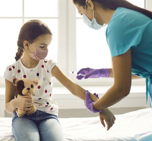 Ärztepräsident „eher zurückhaltend“ bei nun empfohlener Kinderimpfung