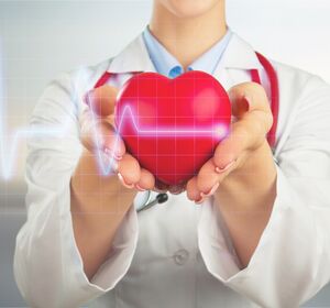 Herzinfarkt: KI verbessert Behandlung von Frauen