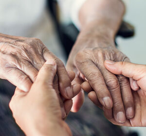 Sozialbündnis macht Druck für Pflegevollversicherung