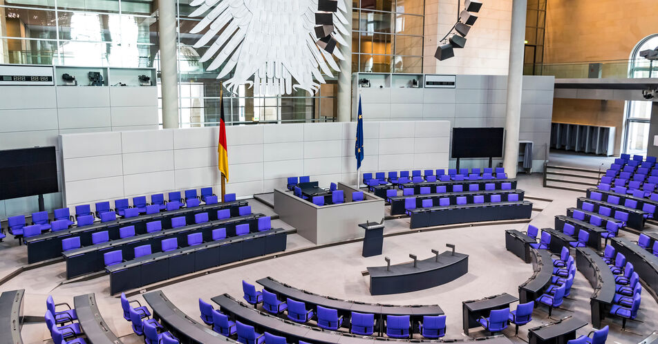 Bundestag berät über besseren Schutz von Frauen vor Abtreibungsgegnern